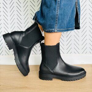 ⭐Banana Republic Leather Lug Sole Chelsea Ankle Boots Sz 9 Women's Shoes Black⭐